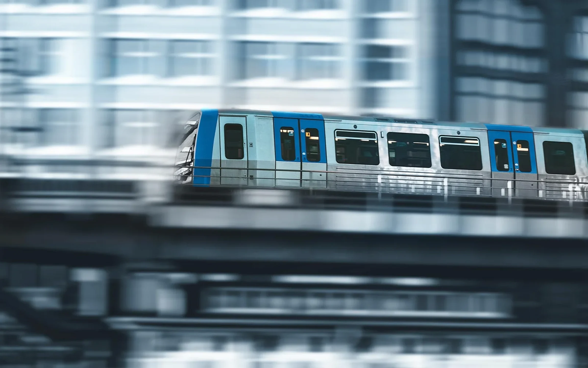 Hamburger U-Bahn am Hafen